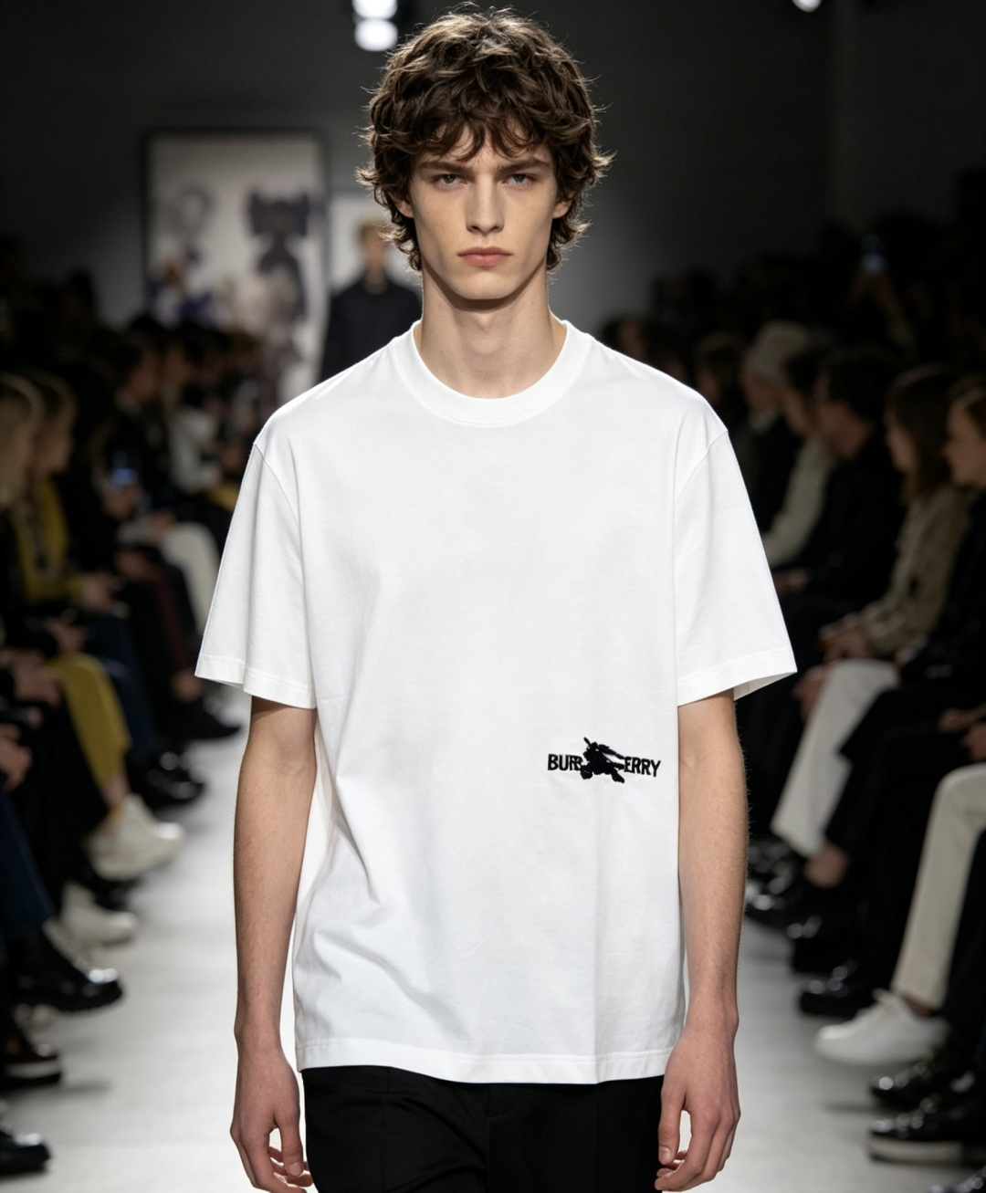 NO:866576,Burberry's 2026 spring and summer new style debut counter, the latest short-sleeved round neck T-shirt, high-end customization, avant-garde and fashionable design!  Brand logo emphasizes craftsmanship design. High-end customized 100% cotton top-grade mercerized fabric. Soft to the touch. Comfortable to wear. Exquisite stitching at the counter level. Fine workmanship. The upper body effect is incomparably handsome!  A must-have item for a stylish man!  Color Black White Size M-3XL,,burberry,T-shirt,tees,t-shirt,19860909巴宝莉 2026春夏新款首发专柜最新款短袖圆领T恤 高端订制 设计前卫时尚！品牌logo重工艺设计 高端定制百分百棉顶级丝光面料.手感柔软.穿着舒适.专柜级别精致车线.做工精细.上身效果无敌帅气！型男必备单品！ 颜色黑色 白色 码数M-3XL,,burberry,T-shirt,tees，t-shirt,,Men's clothing