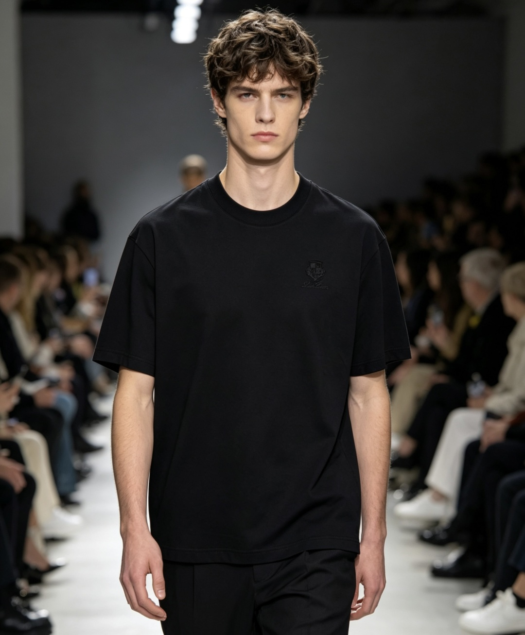 NO:866586,L’s new spring and summer debut counter’s latest short-sleeved round-neck T-shirt, high-end custom design, avant-garde and fashionable!  Brand logo emphasizes craftsmanship design. High-end customized 100% cotton top-grade mercerized fabric. Soft to the touch. Comfortable to wear. Exquisite stitching at the counter level. Fine workmanship. The upper body effect is incomparably handsome!  A must-have item for a stylish man!  Color Black White Size M-3XL, T-shirt, tees, t-shirt,19860909L春夏新款首发专柜最新款短袖圆领T恤 高端订制 设计前卫时尚！品牌logo重工艺设计 高端定制百分百棉顶级丝光面料.手感柔软.穿着舒适.专柜级别精致车线.做工精细.上身效果无敌帅气！型男必备单品！ 颜色黑色 白色 码数M-3XL,,T-shirt,tees，t-shirt,,Men's clothing