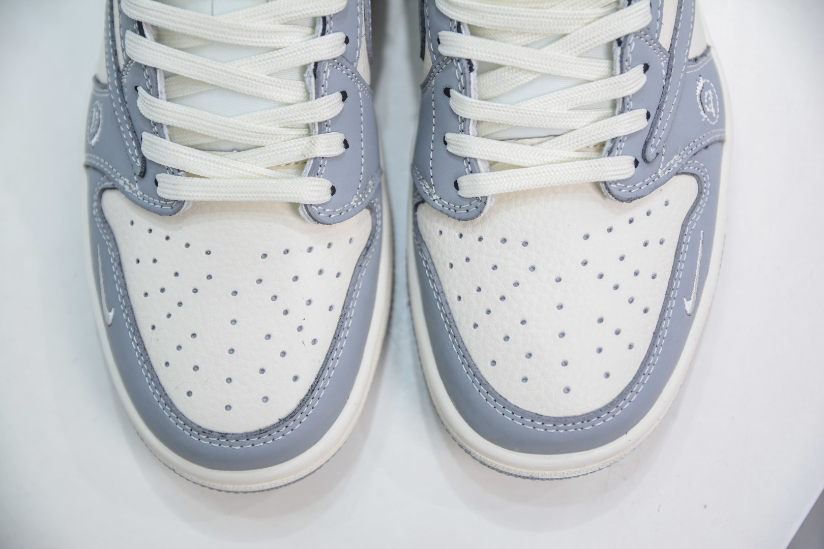 270  TS x Air Jordan x Stussy AJ1 Low 倒钩低帮斯图西联名-白灰  LD2025-001