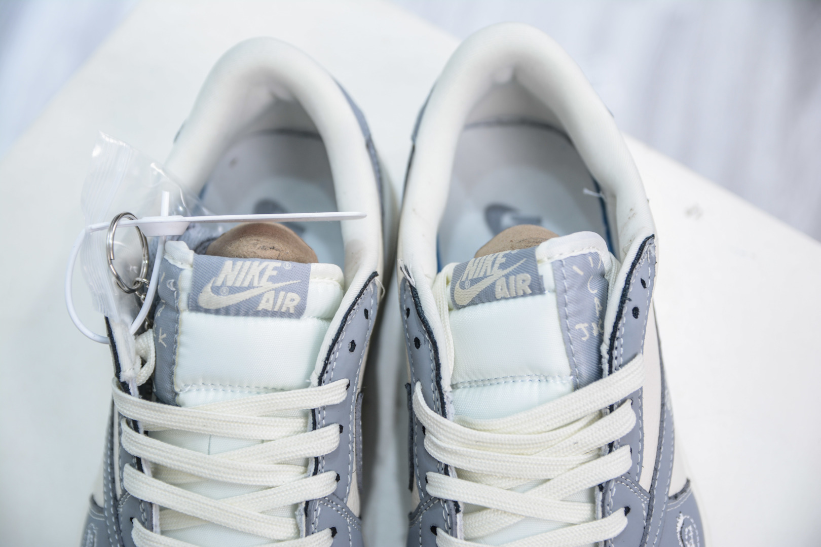 270  TS x Air Jordan x Stussy AJ1 Low 倒钩低帮斯图西联名-白灰  LD2025-001