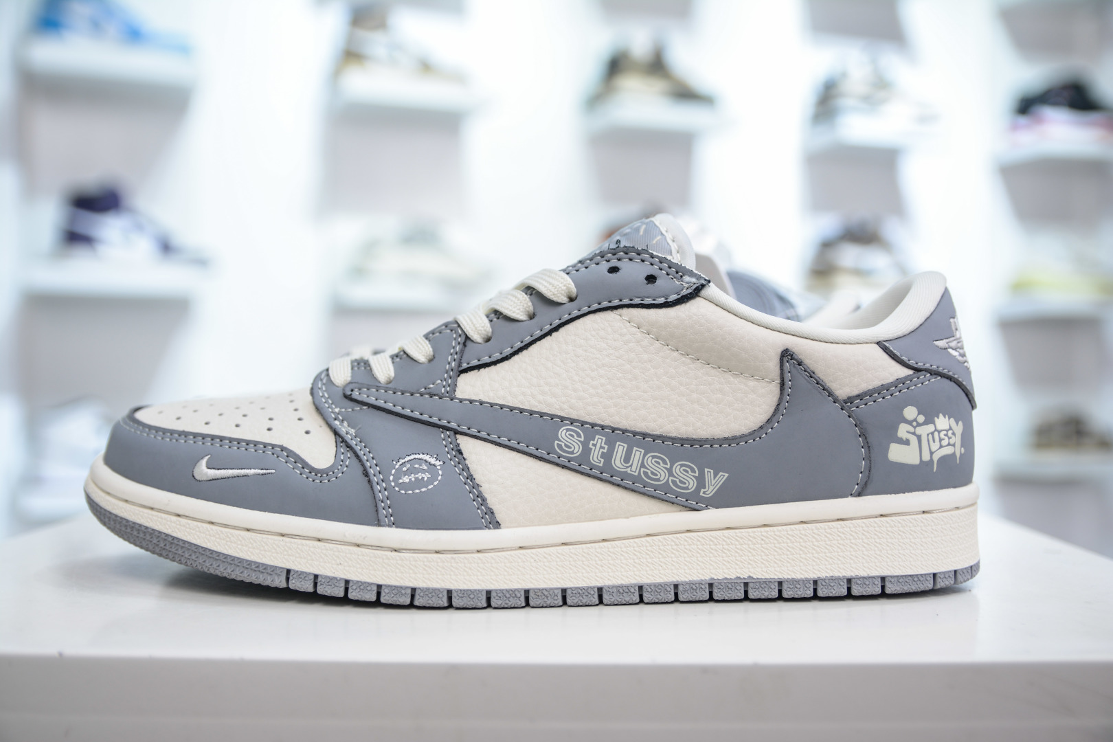 270  TS x Air Jordan x Stussy AJ1 Low 倒钩低帮斯图西联名-白灰  LD2025-001