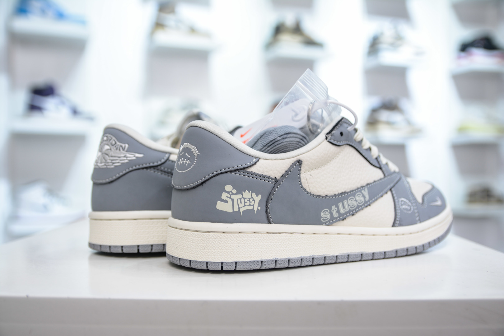 270  TS x Air Jordan x Stussy AJ1 Low 倒钩低帮斯图西联名-白灰  LD2025-001