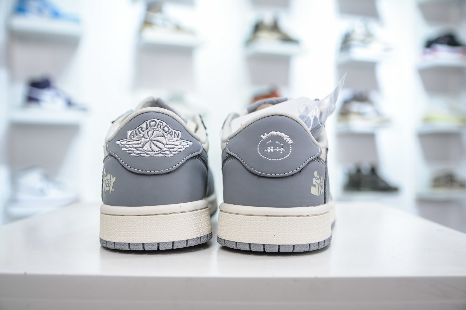 270  TS x Air Jordan x Stussy AJ1 Low 倒钩低帮斯图西联名-白灰  LD2025-001