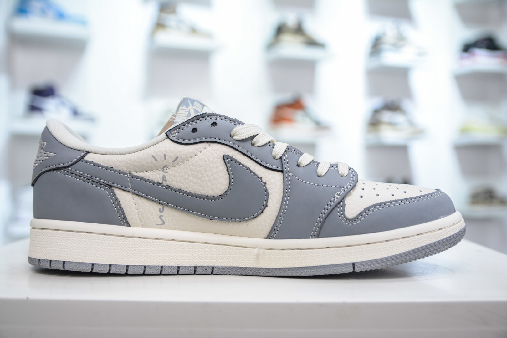 270  TS x Air Jordan x Stussy AJ1 Low 倒钩低帮斯图西联名-白灰  LD2025-001