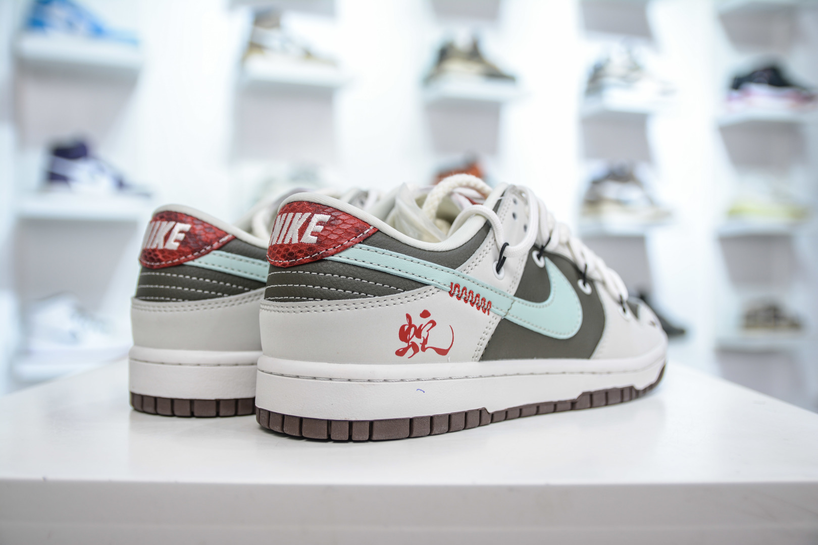 300  Nike SB Dunk Low ”Year of the Snake” 蛇年限定 灰绿绑带 YX5066-289