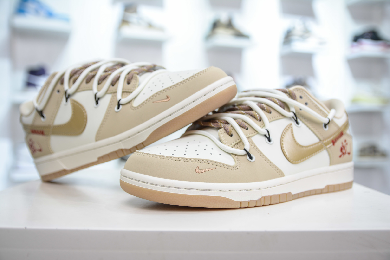 300  Nike SB Dunk Low ”Year of the Snake” 蛇年限定 白金绑带 YX5066-291
