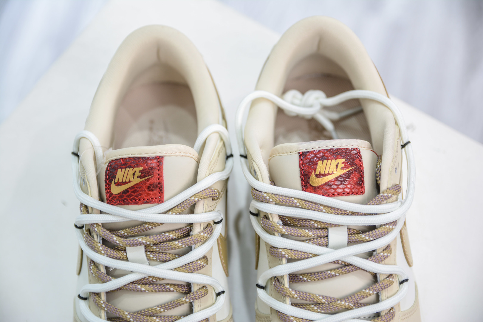 300  Nike SB Dunk Low ”Year of the Snake” 蛇年限定 白金绑带 YX5066-291