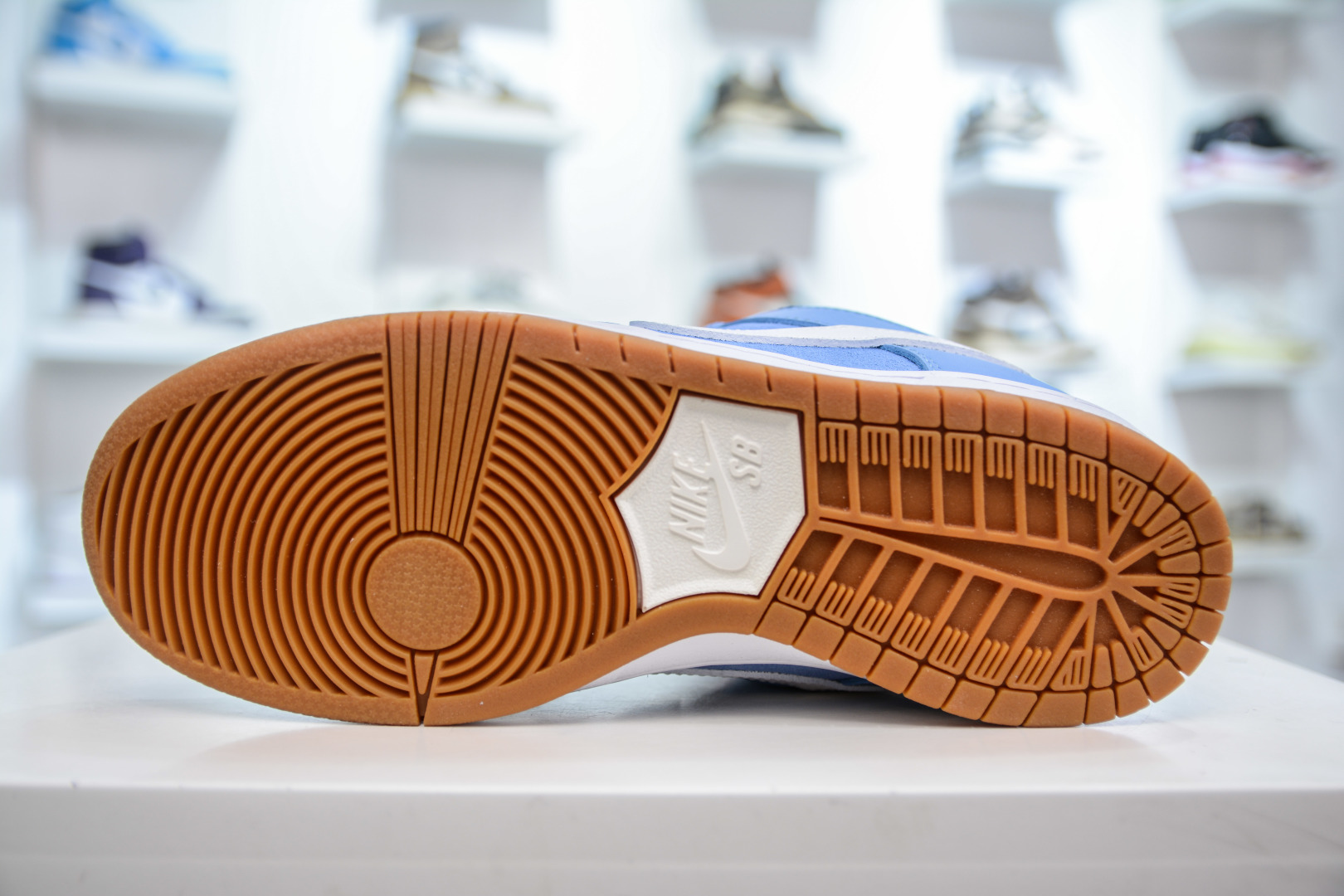 220  NIKE SB Dunk Low Pro ISO ”University Blue” 白蓝生胶  FJ1674-401