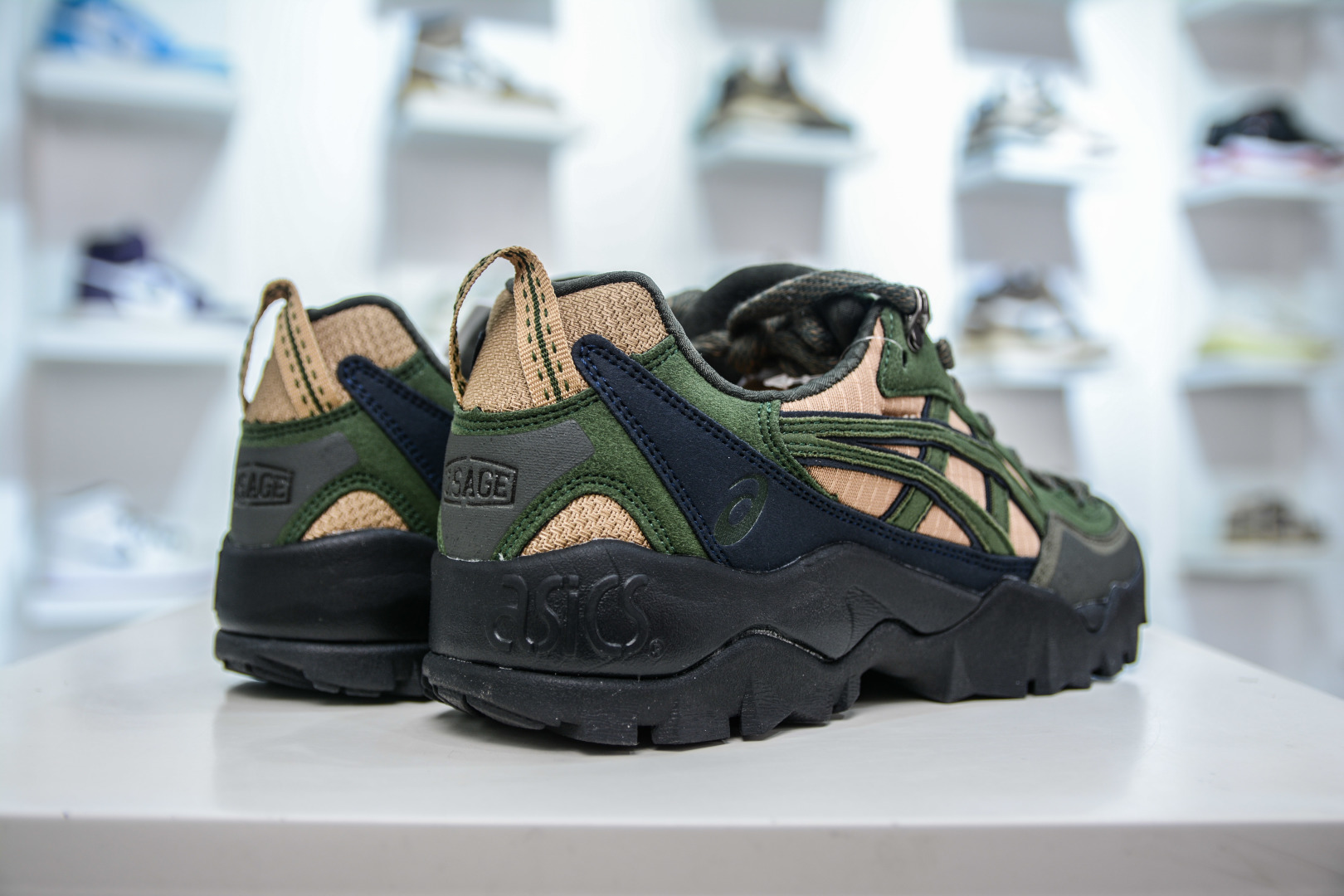 200   Asics GEL-PICKAX 亚瑟士 登山徒步 户外运动平衡减震 抗冲击支撑 防滑耐磨平衡轻便  1203A817-020