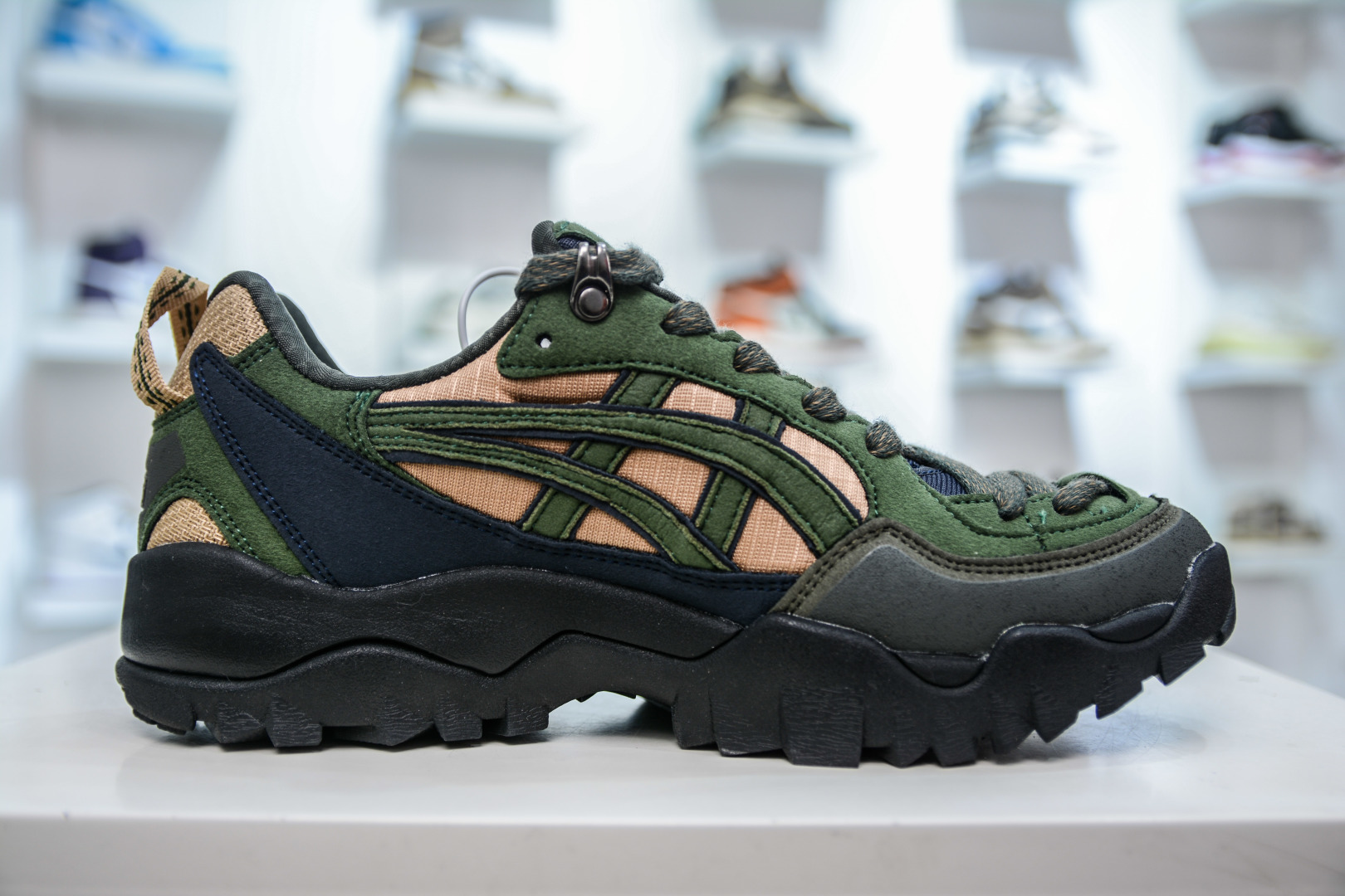 200   Asics GEL-PICKAX 亚瑟士 登山徒步 户外运动平衡减震 抗冲击支撑 防滑耐磨平衡轻便  1203A817-020