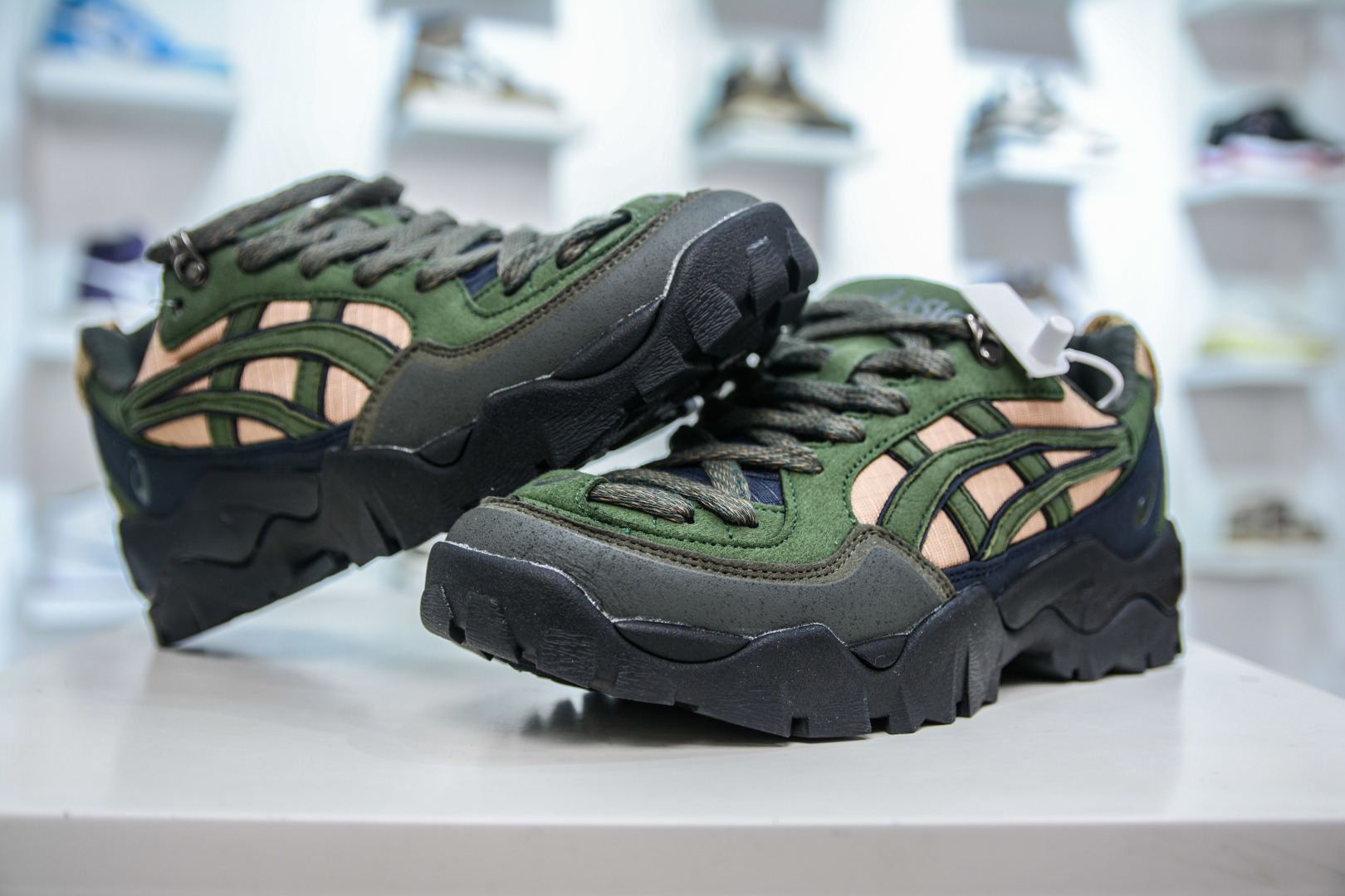 200   Asics GEL-PICKAX 亚瑟士 登山徒步 户外运动平衡减震 抗冲击支撑 防滑耐磨平衡轻便  1203A817-020