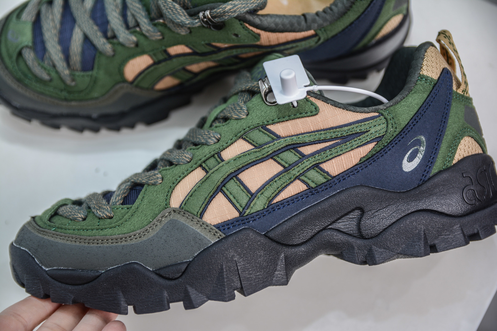 200   Asics GEL-PICKAX 亚瑟士 登山徒步 户外运动平衡减震 抗冲击支撑 防滑耐磨平衡轻便  1203A817-020