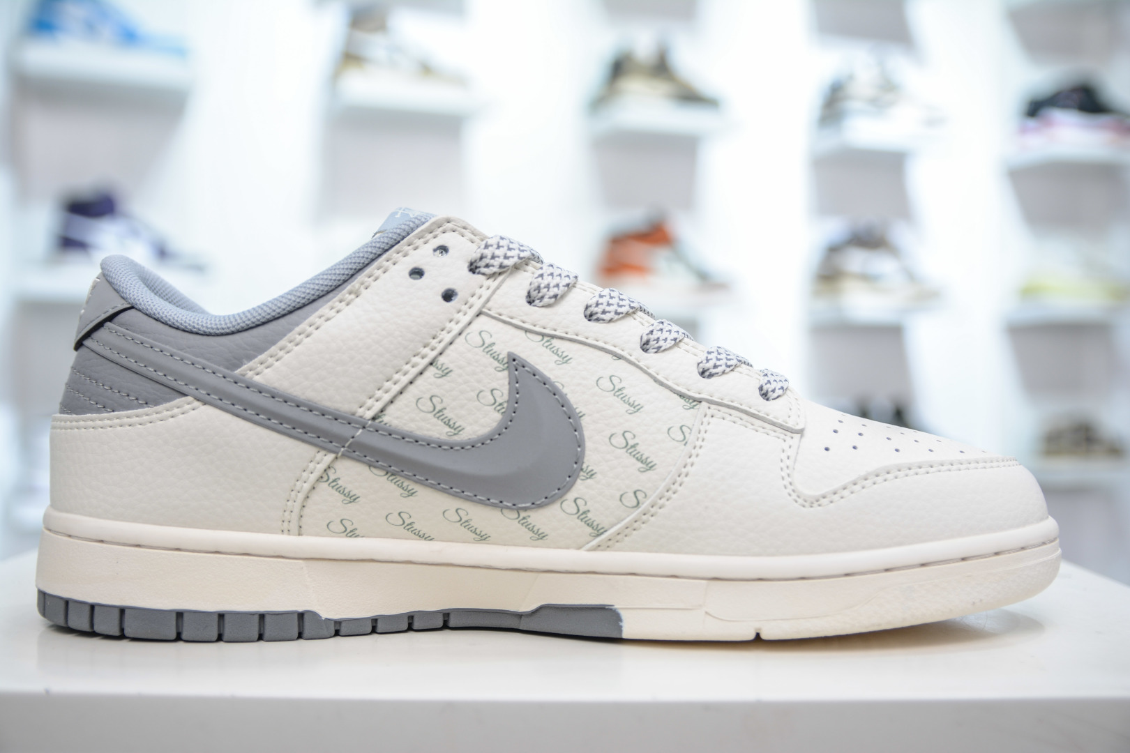 280  Nike SB Dunk Low x Stussy 斯图西联名-白灰立体勾  XS6089-540