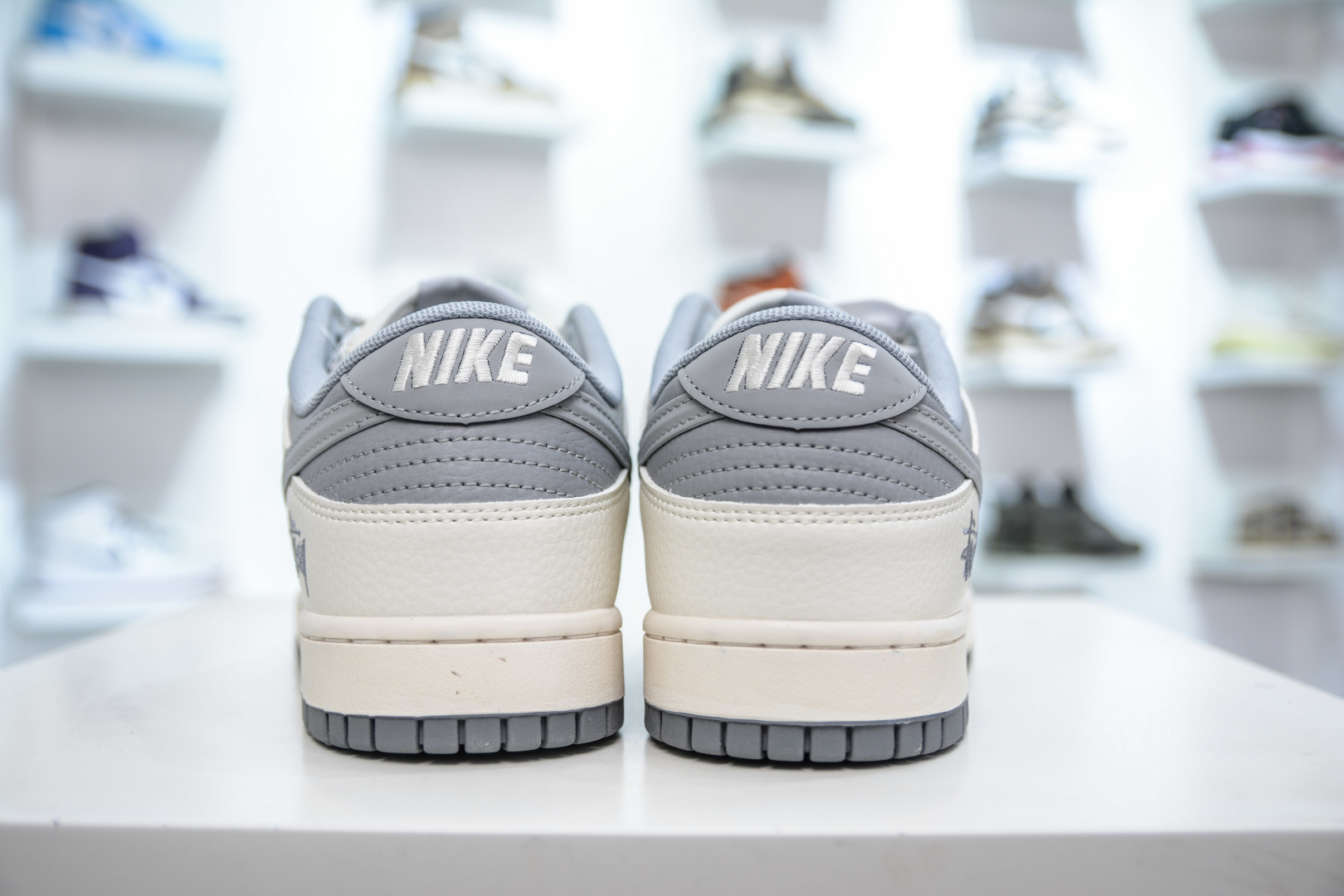 280  Nike SB Dunk Low x Stussy 斯图西联名-白灰立体勾  XS6089-540