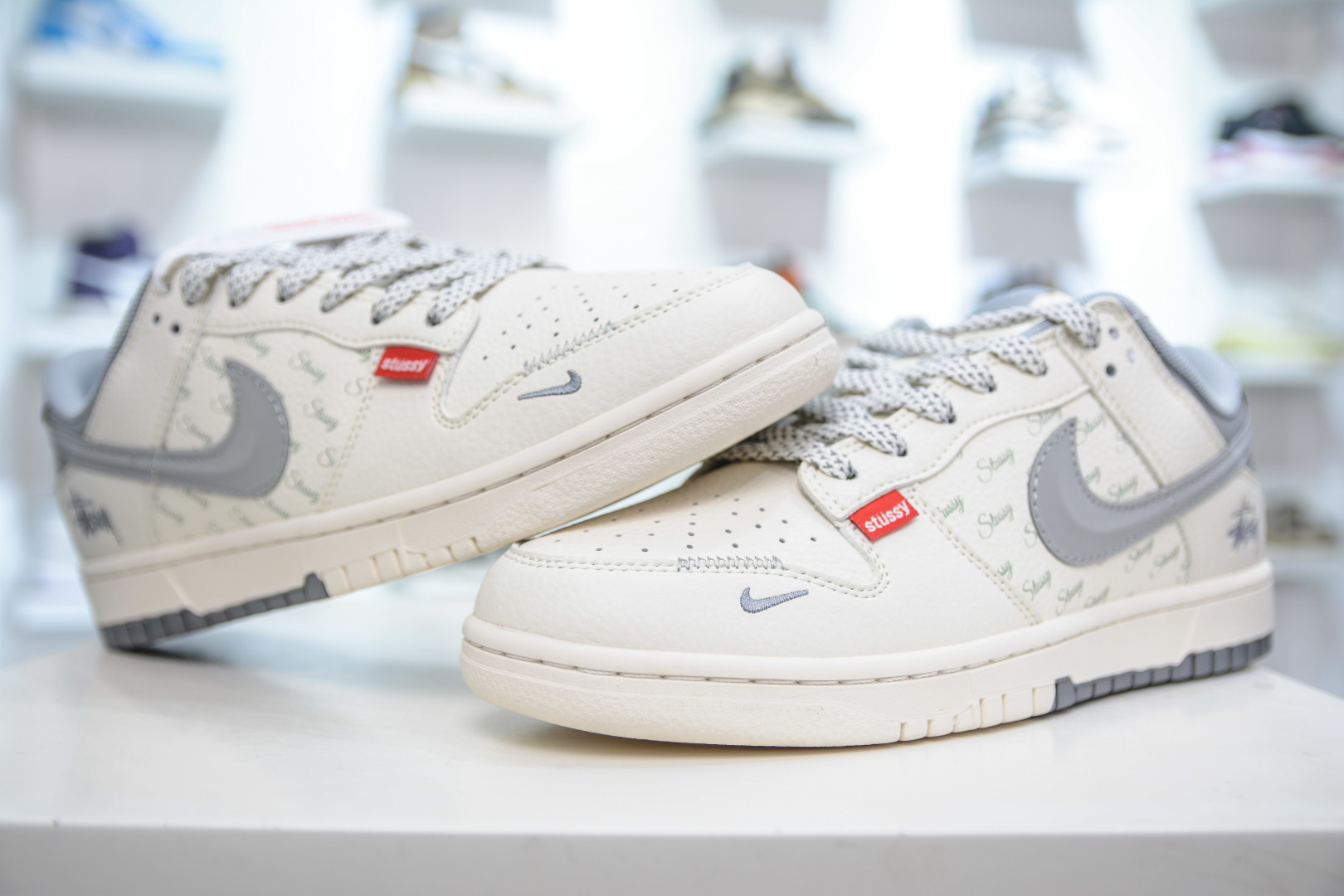 280  Nike SB Dunk Low x Stussy 斯图西联名-白灰立体勾  XS6089-540
