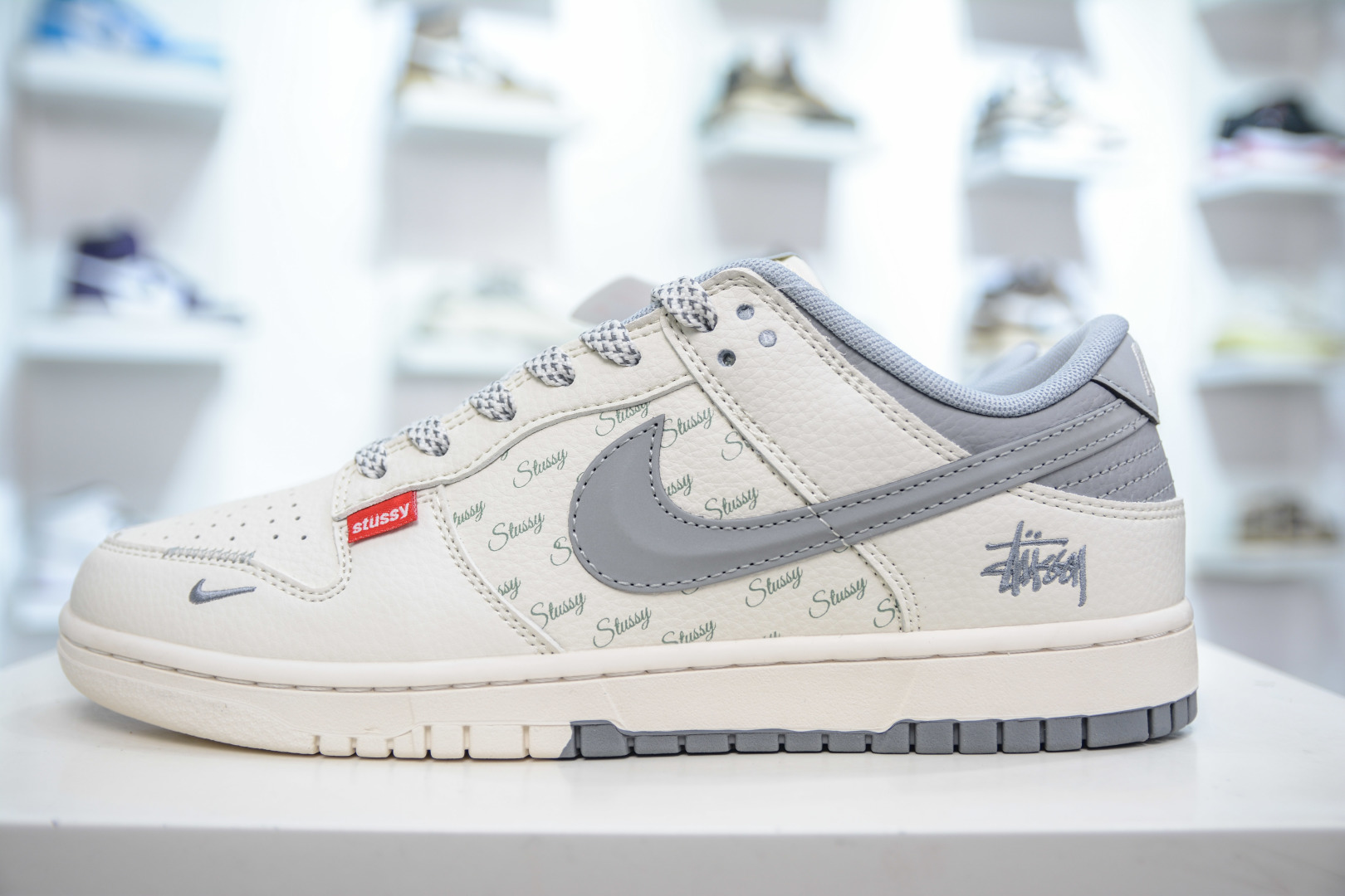 280  Nike SB Dunk Low x Stussy 斯图西联名-白灰立体勾  XS6089-540