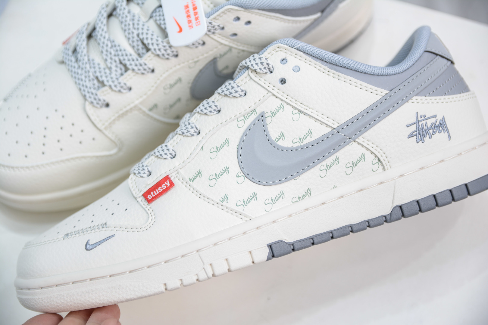 280  Nike SB Dunk Low x Stussy 斯图西联名-白灰立体勾  XS6089-540