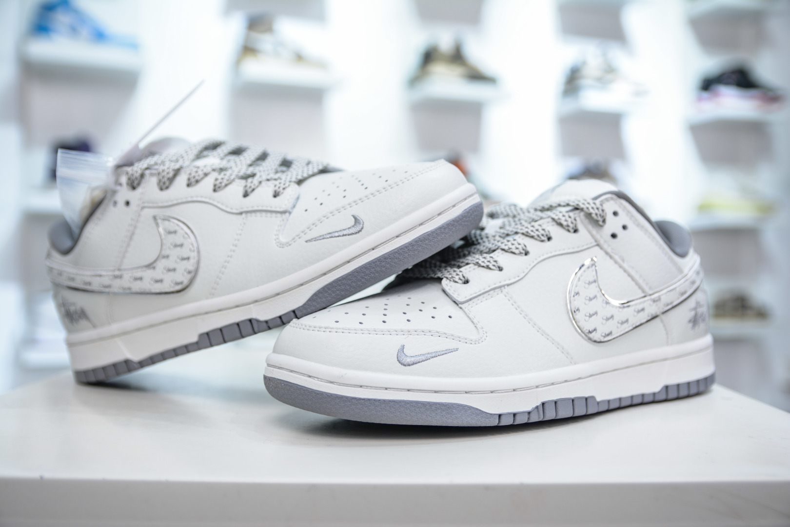 280  Nike SB Dunk Low x Stussy 斯图西联名-白灰字幕  CS1688-103