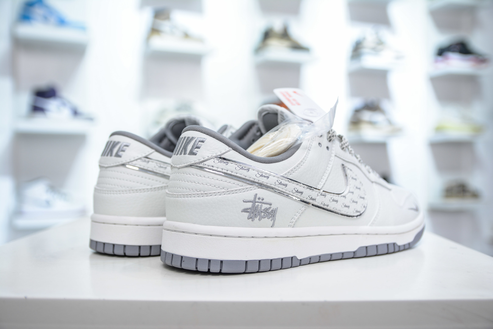 280  Nike SB Dunk Low x Stussy 斯图西联名-白灰字幕  CS1688-103