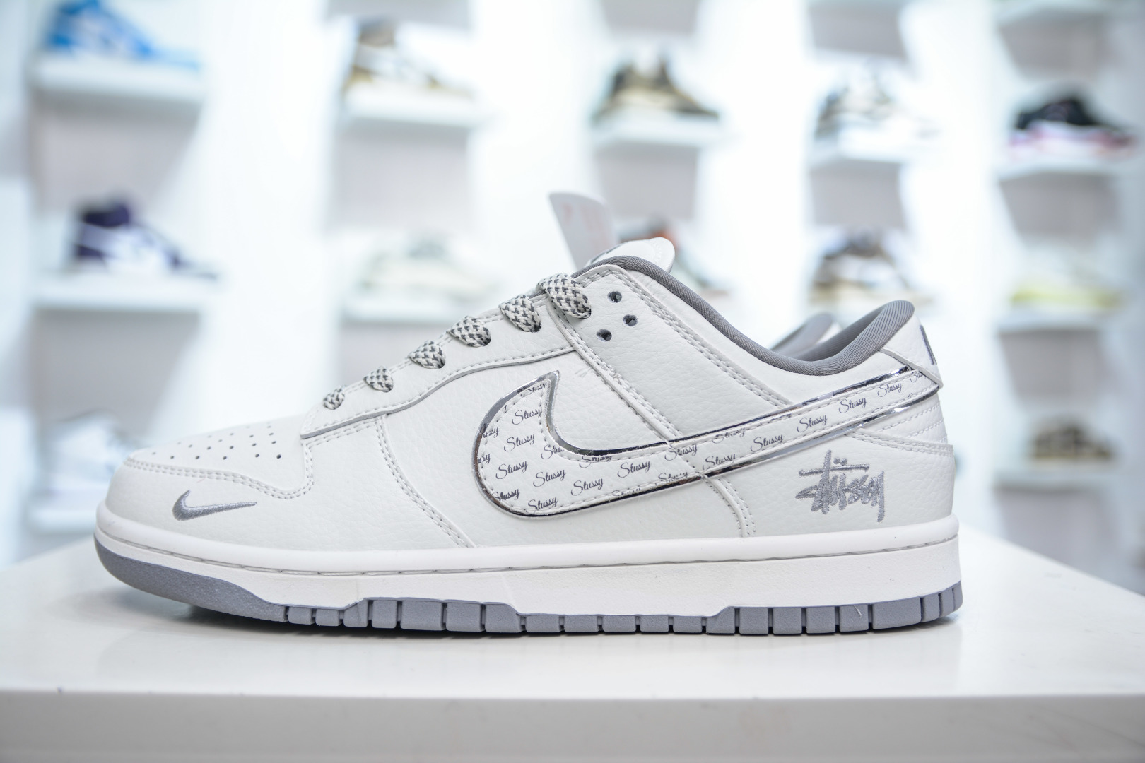 280  Nike SB Dunk Low x Stussy 斯图西联名-白灰字幕  CS1688-103