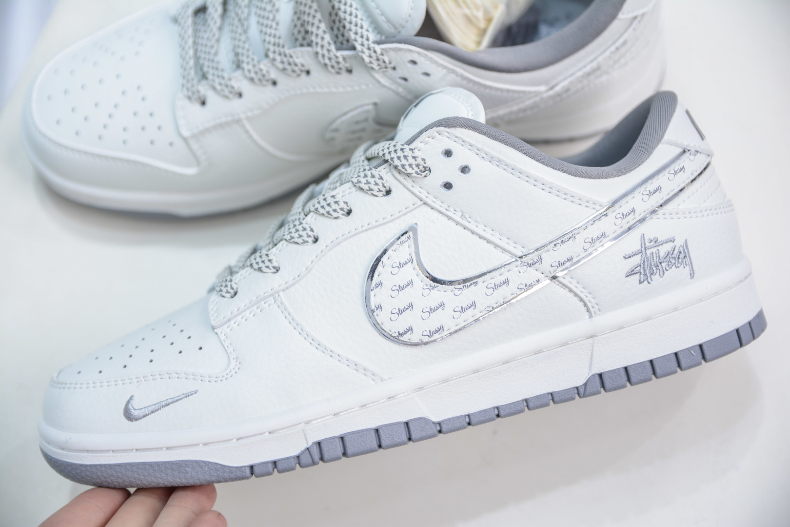280  Nike SB Dunk Low x Stussy 斯图西联名-白灰字幕  CS1688-103