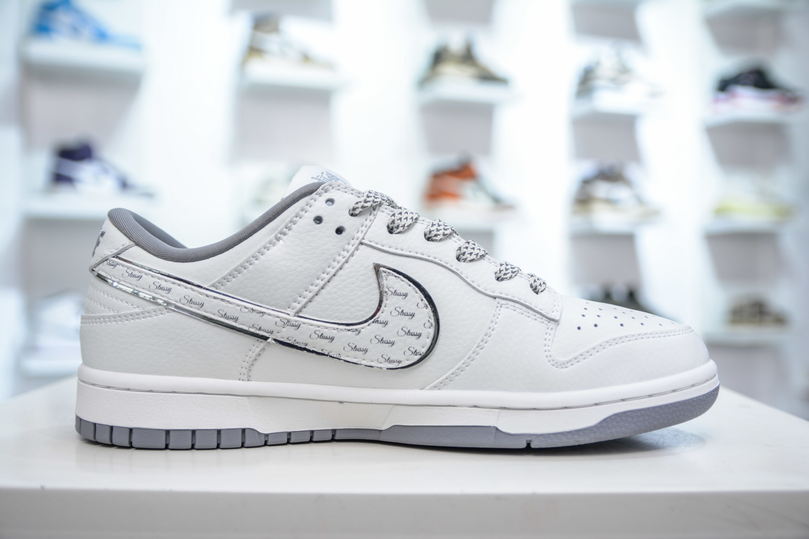 280  Nike SB Dunk Low x Stussy 斯图西联名-白灰字幕  CS1688-103