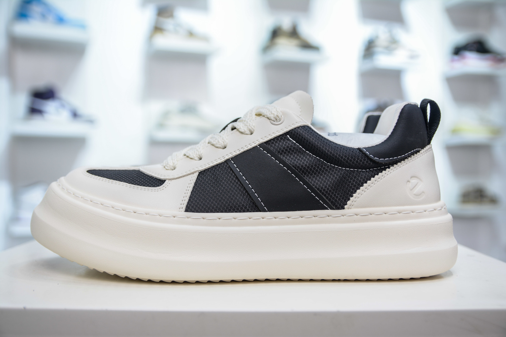 280  ECCO爱步男款休闲鞋 25年新品舒适耐磨平底板鞋