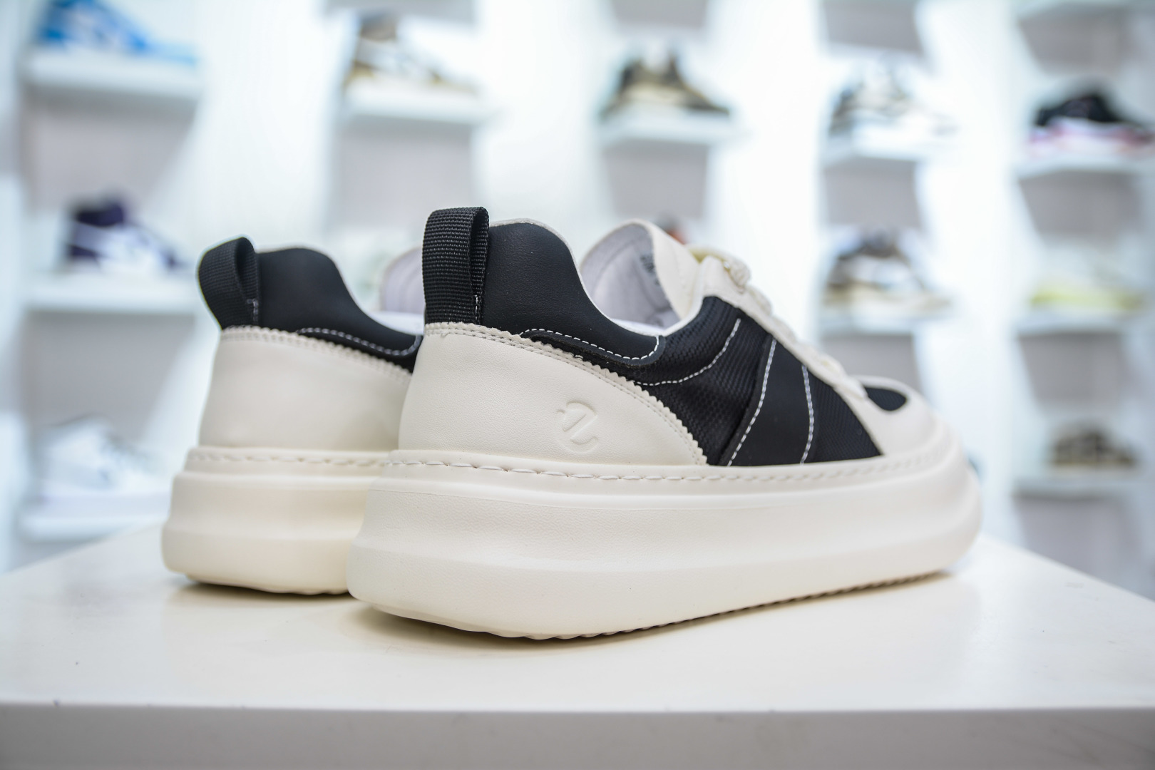 280  ECCO爱步男款休闲鞋 25年新品舒适耐磨平底板鞋