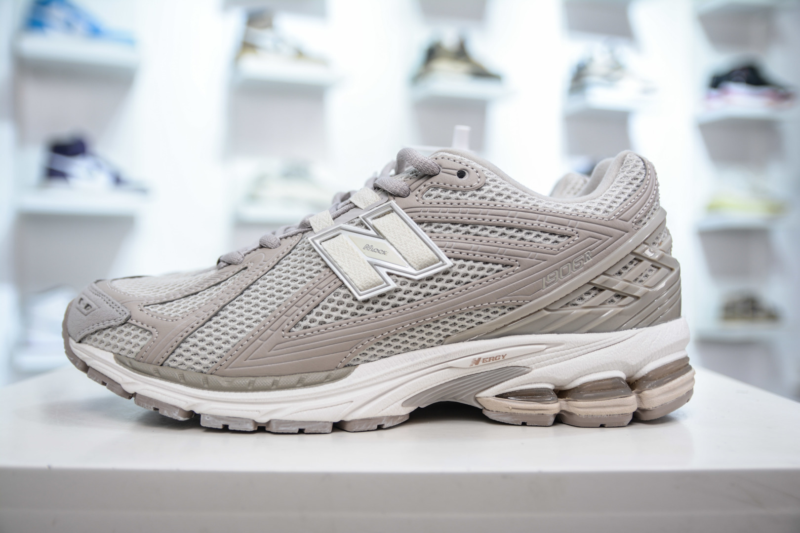 210  T版纯原 New Balance M1906R系列 复古老爹防滑耐磨低帮 跑步鞋   M1906RGR