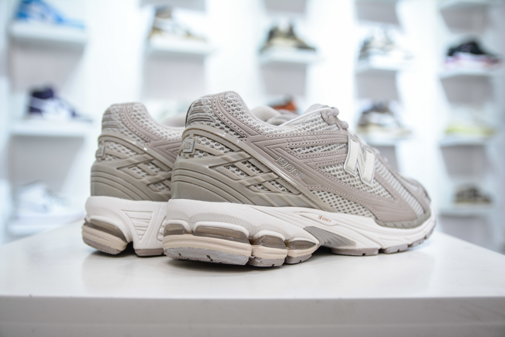 210  T版纯原 New Balance M1906R系列 复古老爹防滑耐磨低帮 跑步鞋   M1906RGR