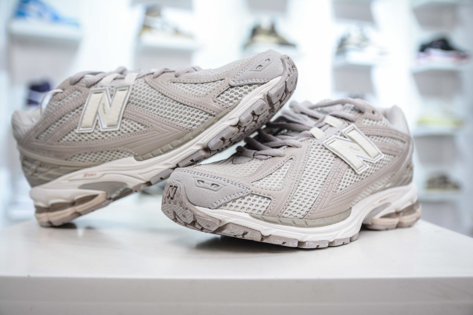 210  T版纯原 New Balance M1906R系列 复古老爹防滑耐磨低帮 跑步鞋   M1906RGR