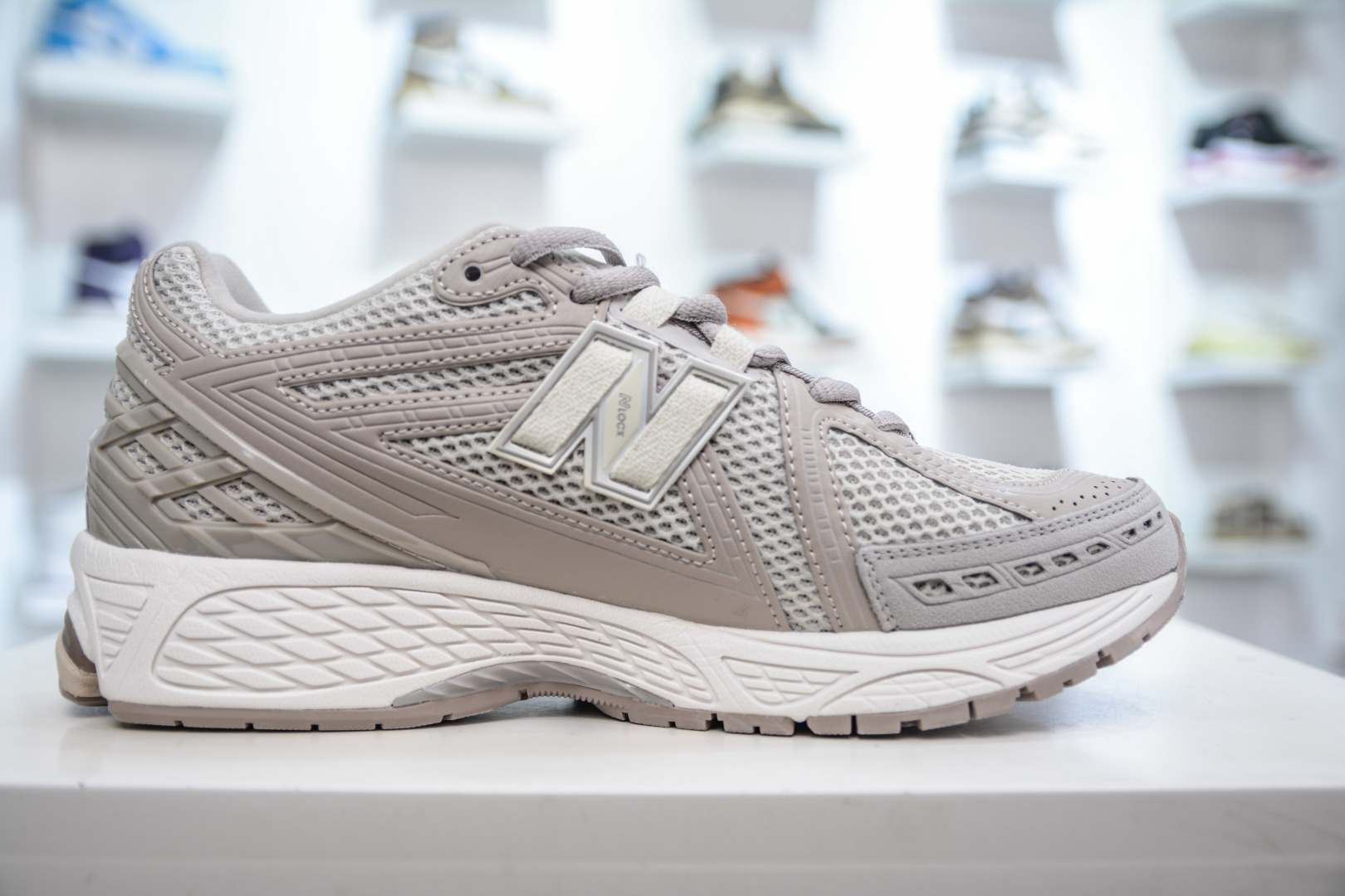 210  T版纯原 New Balance M1906R系列 复古老爹防滑耐磨低帮 跑步鞋   M1906RGR