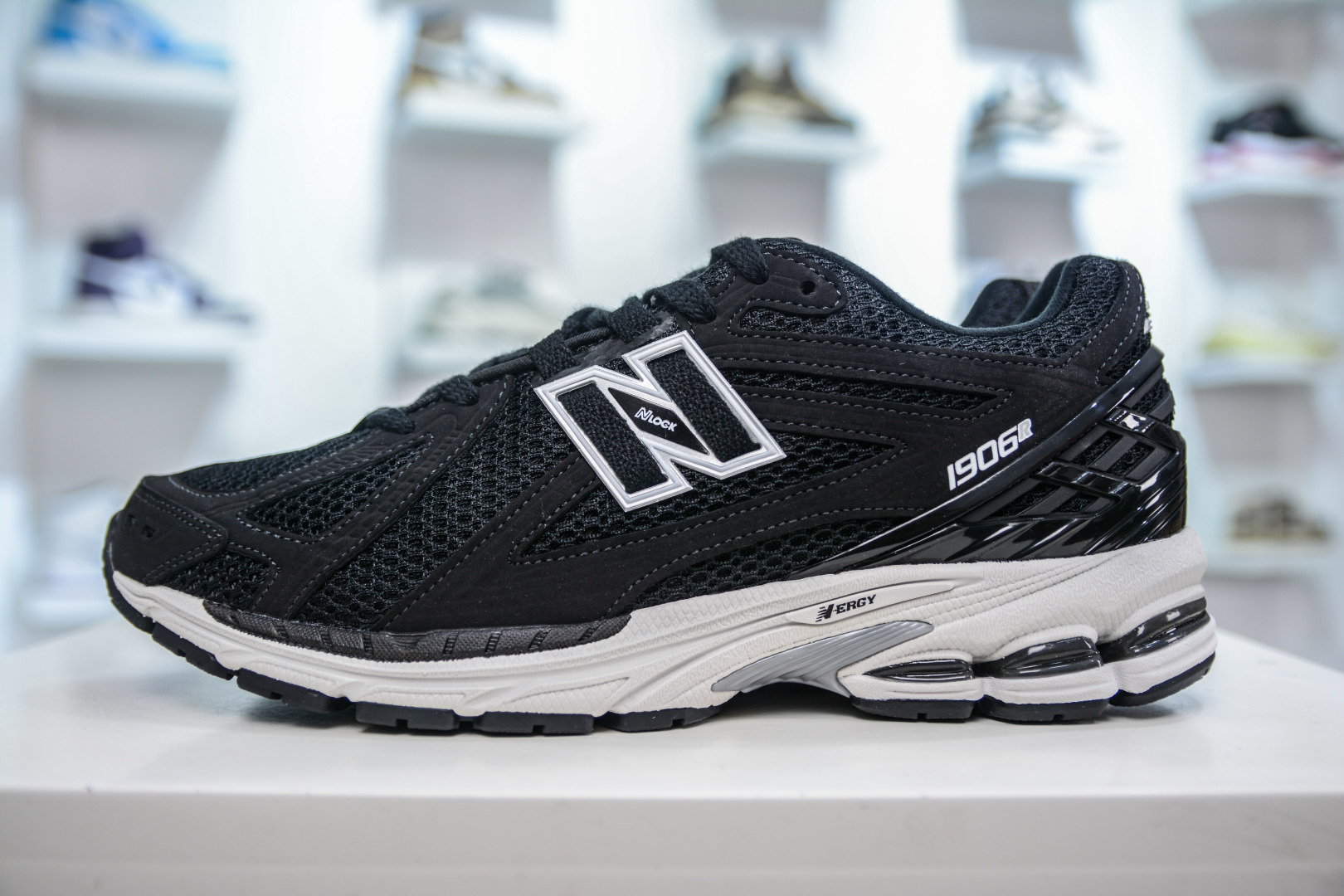 210  T版纯原 New Balance M1906R系列 复古老爹防滑耐磨低帮 跑步鞋    M1906RFB