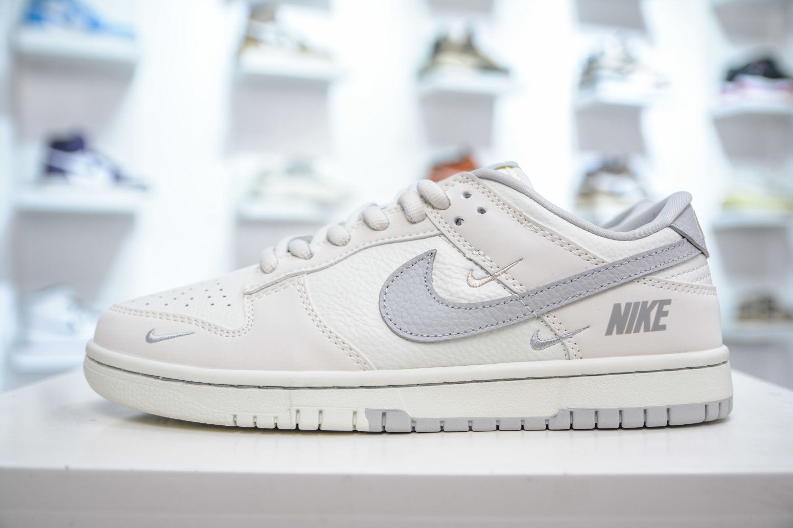 280   Nike SB Dunk Low 联名三勾-米灰  SC9207-401