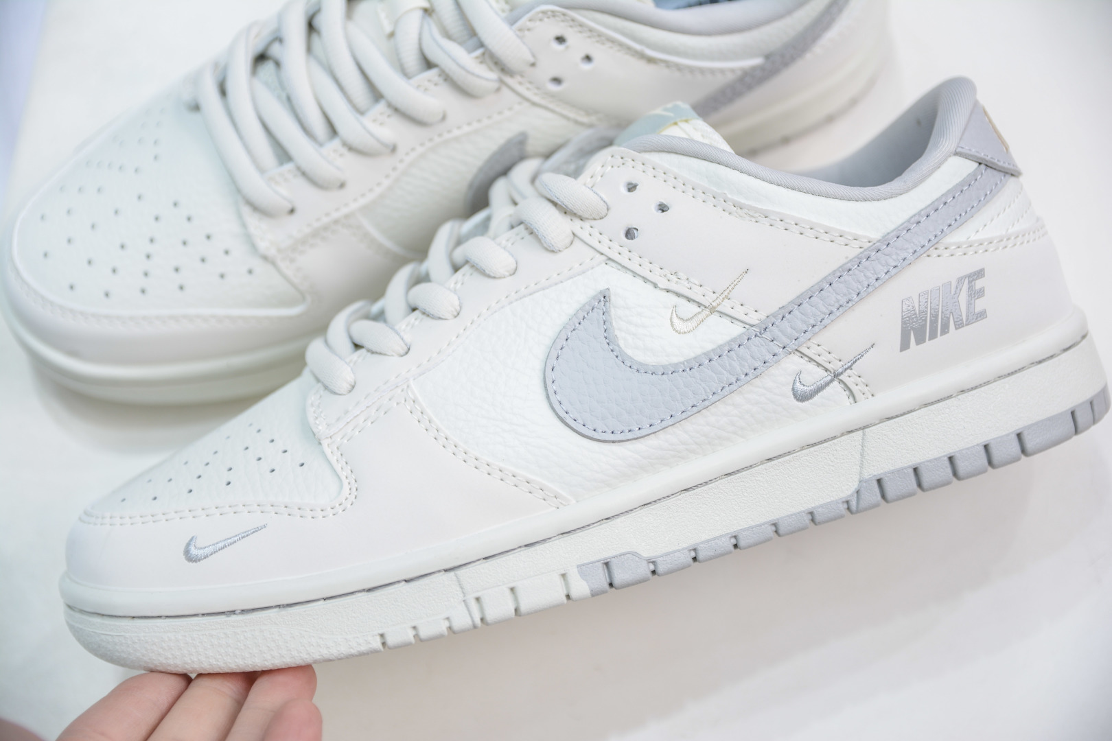 280   Nike SB Dunk Low 联名三勾-米灰  SC9207-401