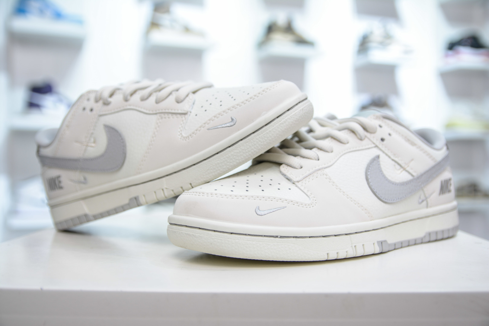 280   Nike SB Dunk Low 联名三勾-米灰  SC9207-401