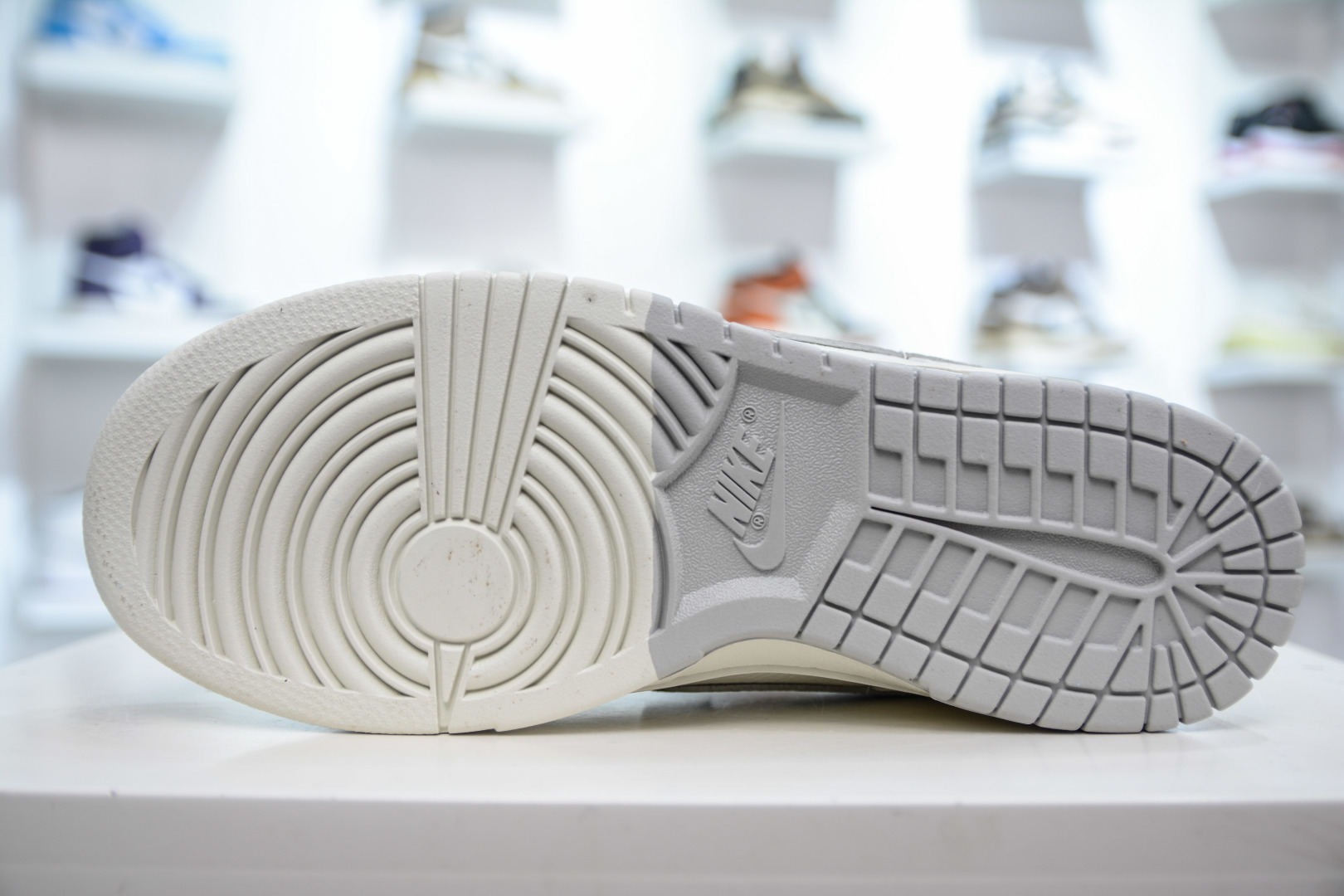 280   Nike SB Dunk Low 联名三勾-米灰  SC9207-401