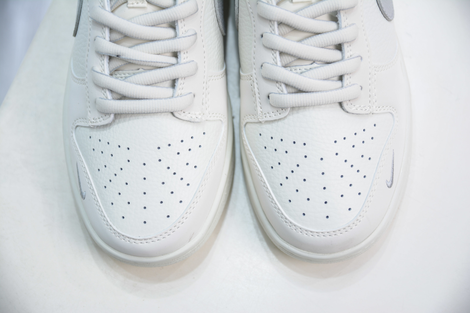 280   Nike SB Dunk Low 联名三勾-米灰  SC9207-401