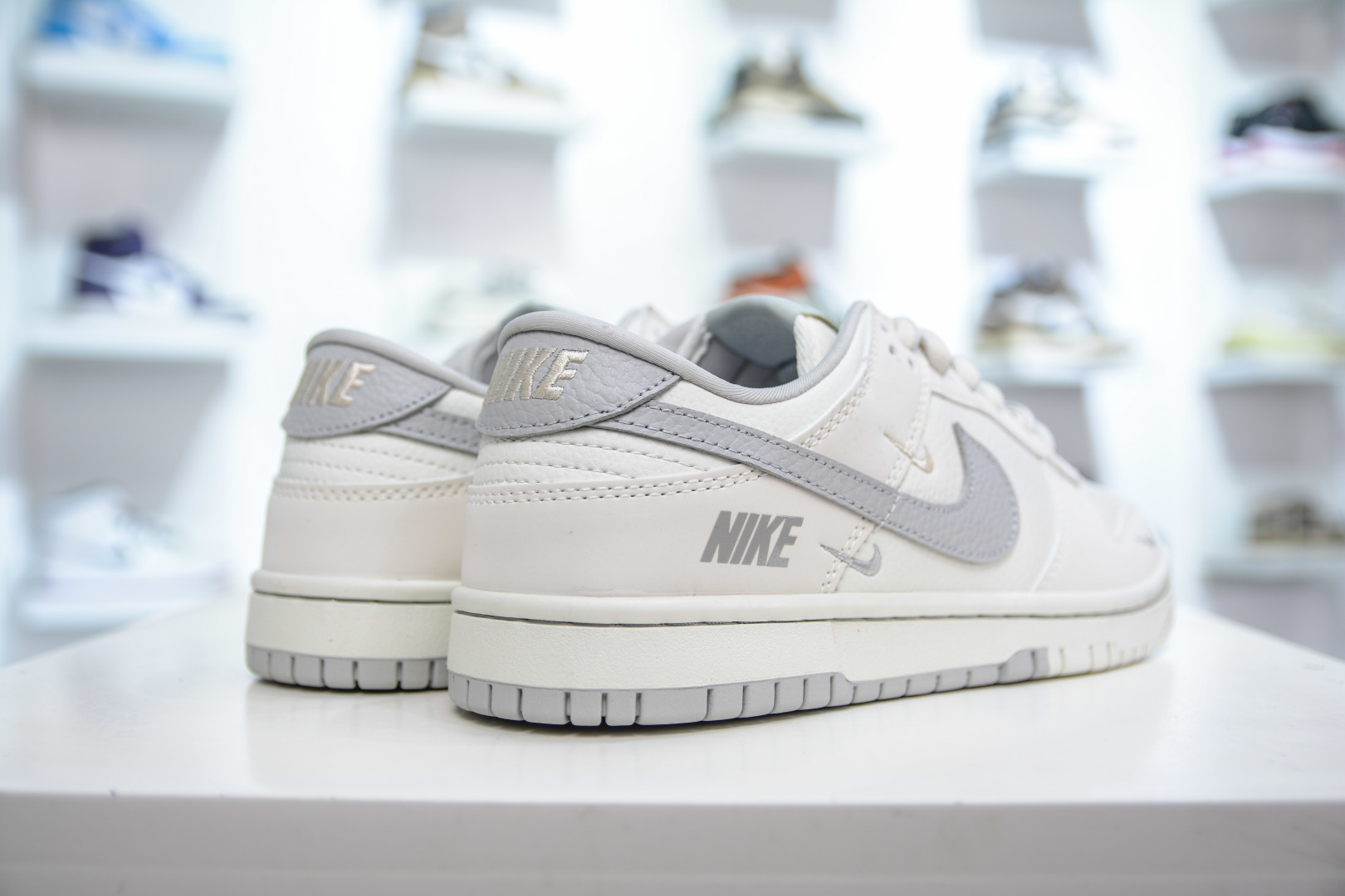 280   Nike SB Dunk Low 联名三勾-米灰  SC9207-401