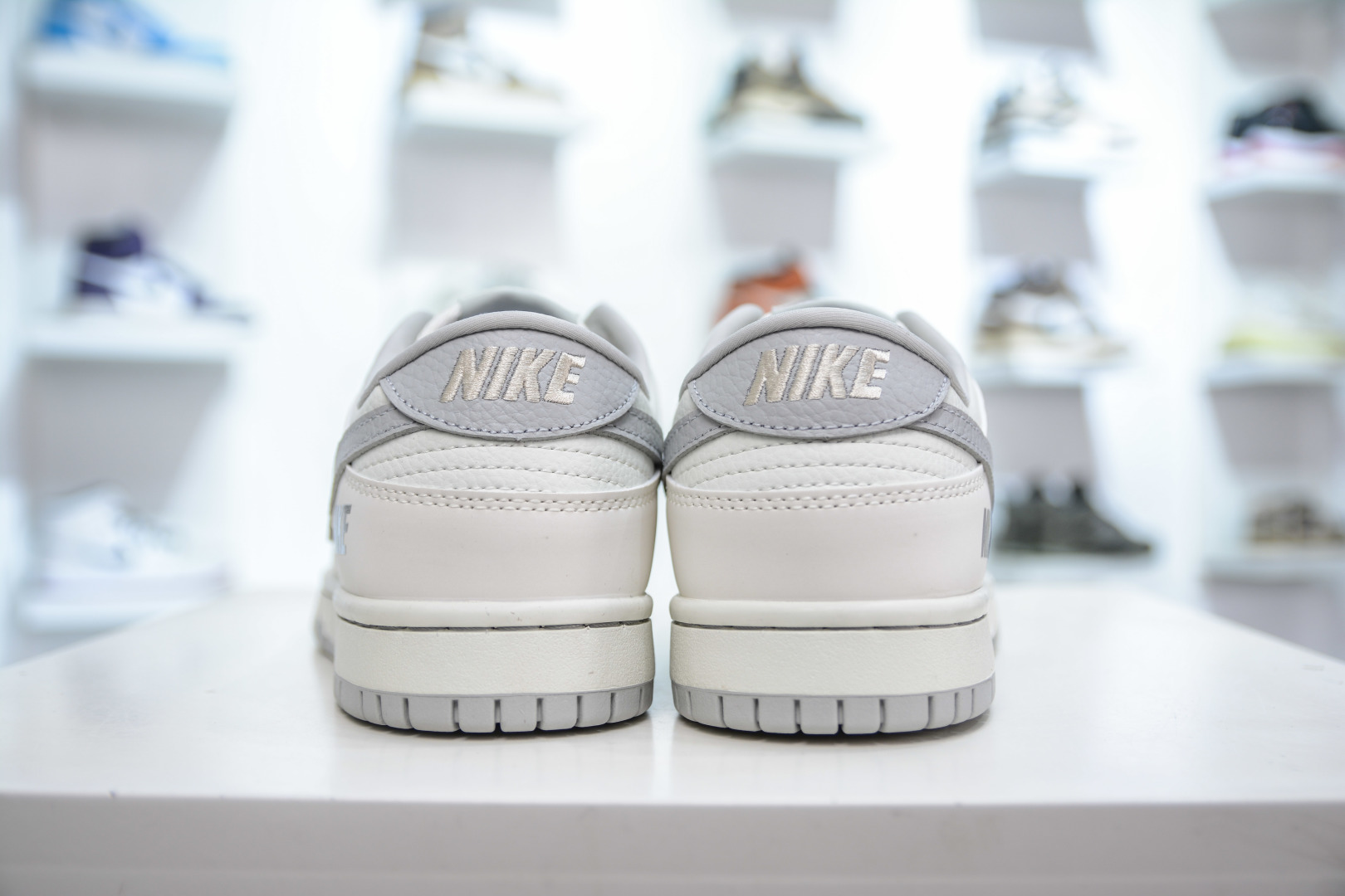 280   Nike SB Dunk Low 联名三勾-米灰  SC9207-401