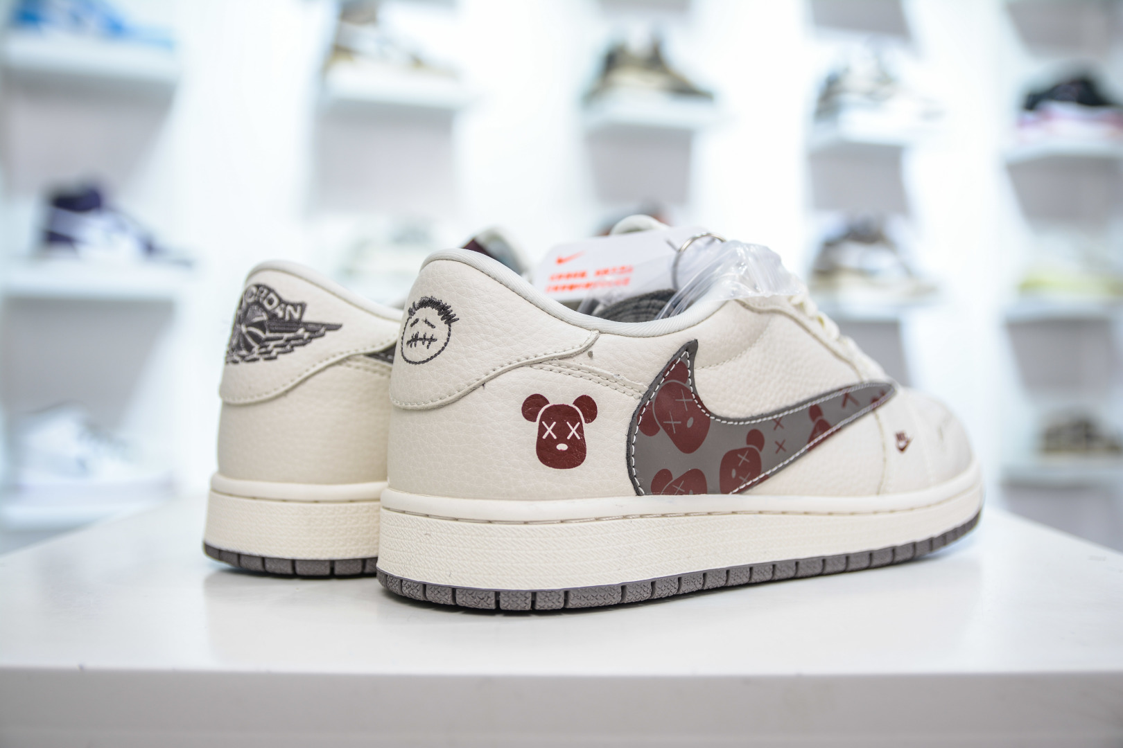 270  Air Jordan 1 Retro Low x BE@RBRICK 暴力熊联名-米白棕熊    LD2025-004