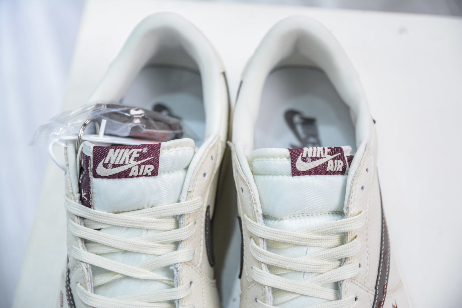 270  Air Jordan 1 Retro Low x BE@RBRICK 暴力熊联名-米白棕熊    LD2025-004