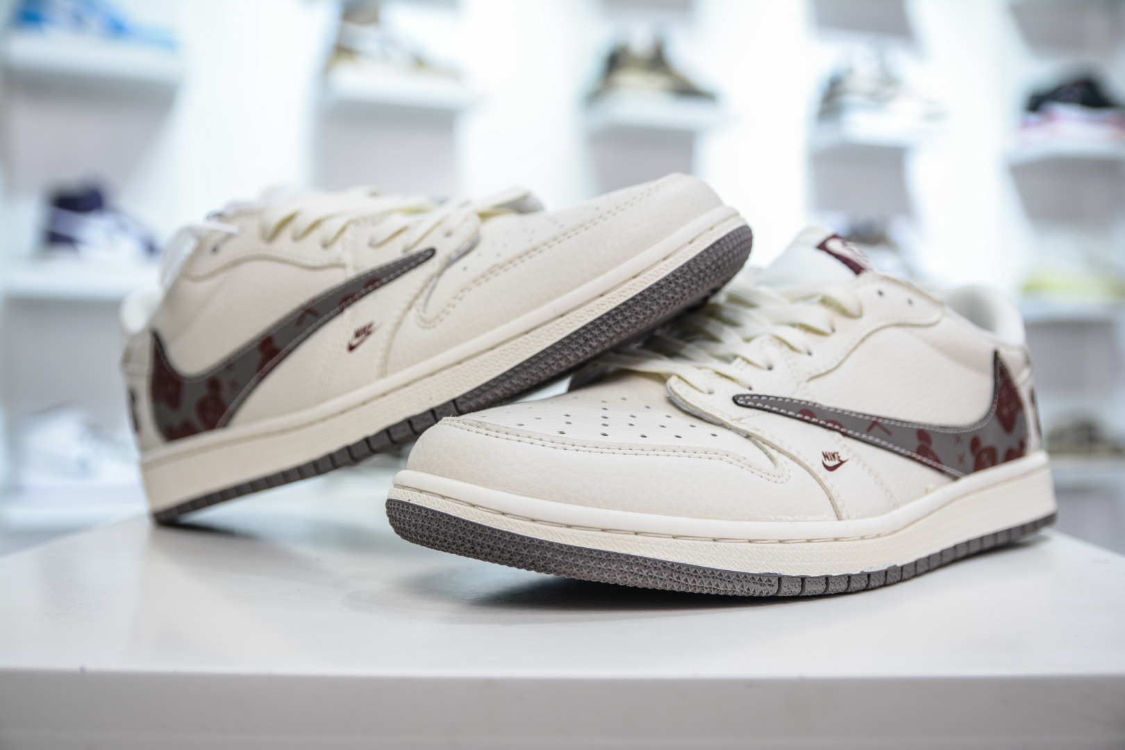 270  Air Jordan 1 Retro Low x BE@RBRICK 暴力熊联名-米白棕熊    LD2025-004