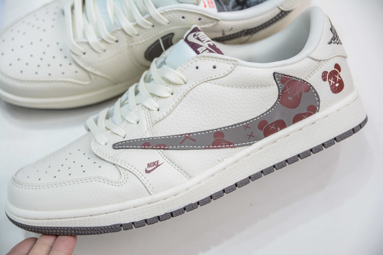 270  Air Jordan 1 Retro Low x BE@RBRICK 暴力熊联名-米白棕熊    LD2025-004
