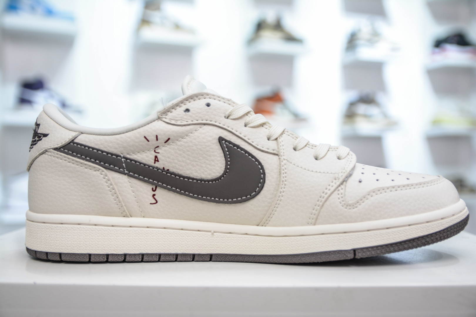 270  Air Jordan 1 Retro Low x BE@RBRICK 暴力熊联名-米白棕熊    LD2025-004