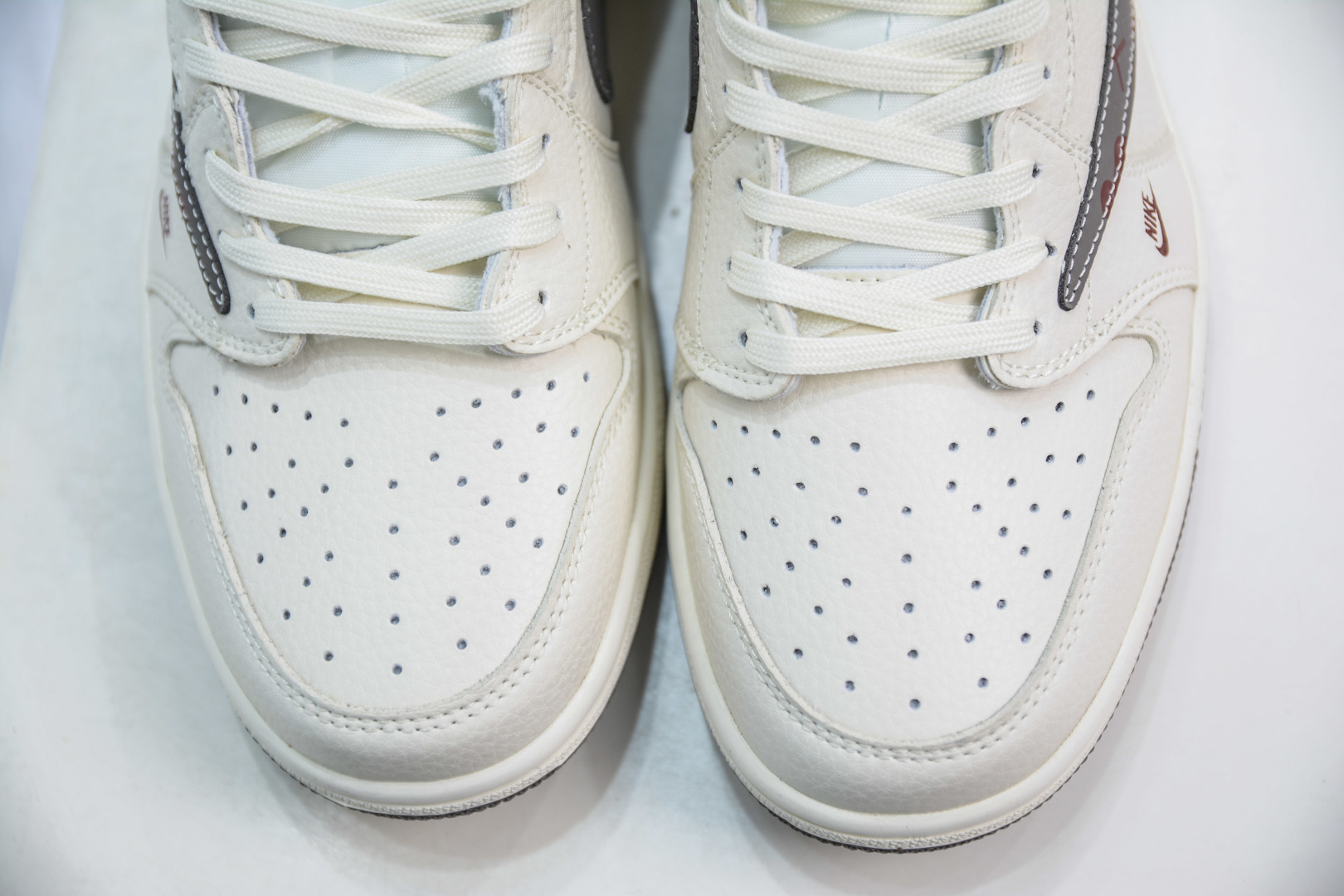 270  Air Jordan 1 Retro Low x BE@RBRICK 暴力熊联名-米白棕熊    LD2025-004