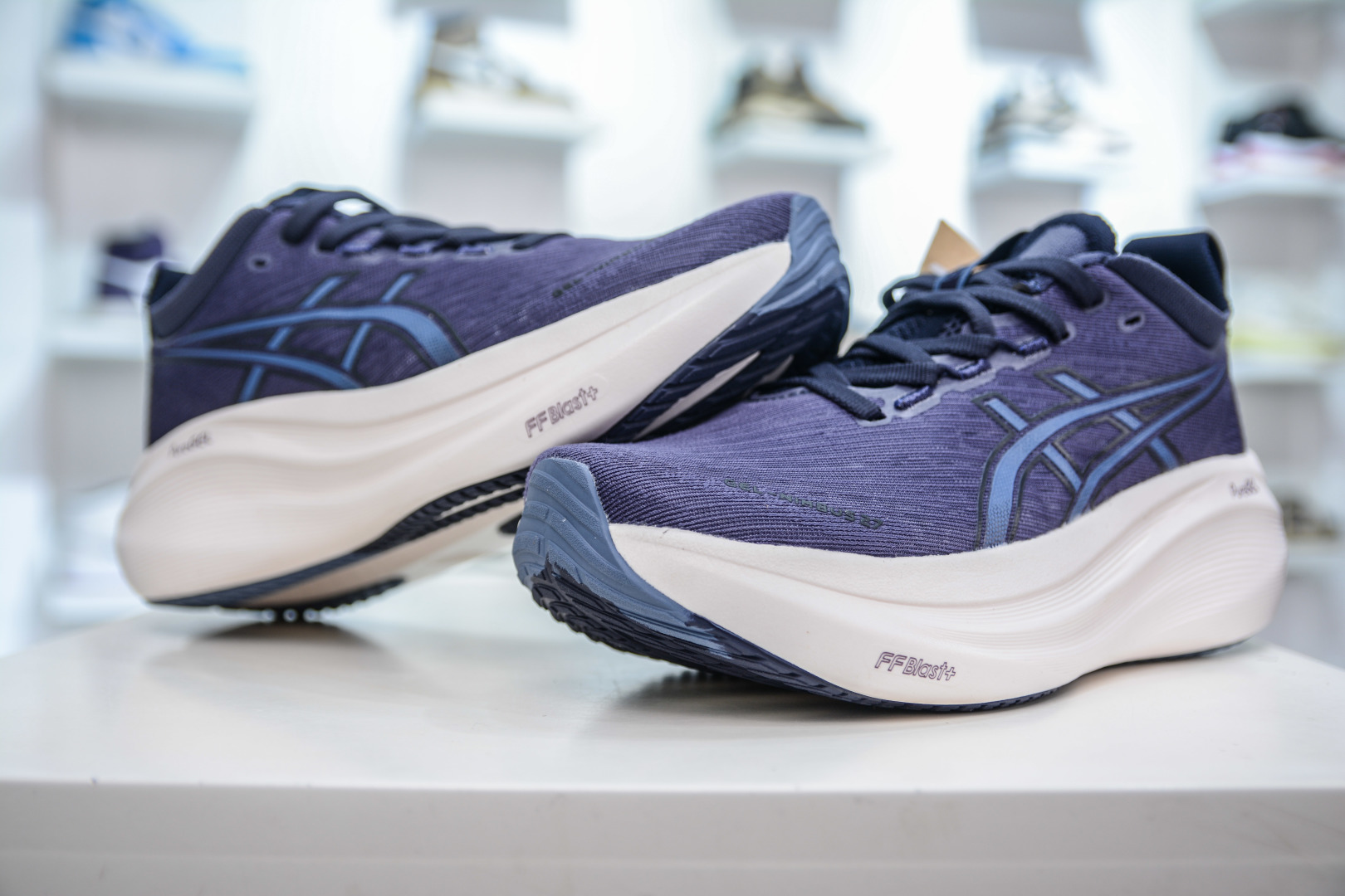 190   Asics Gel-Nimbus 27 亚瑟士专业跑鞋 Asics  1011B956-500