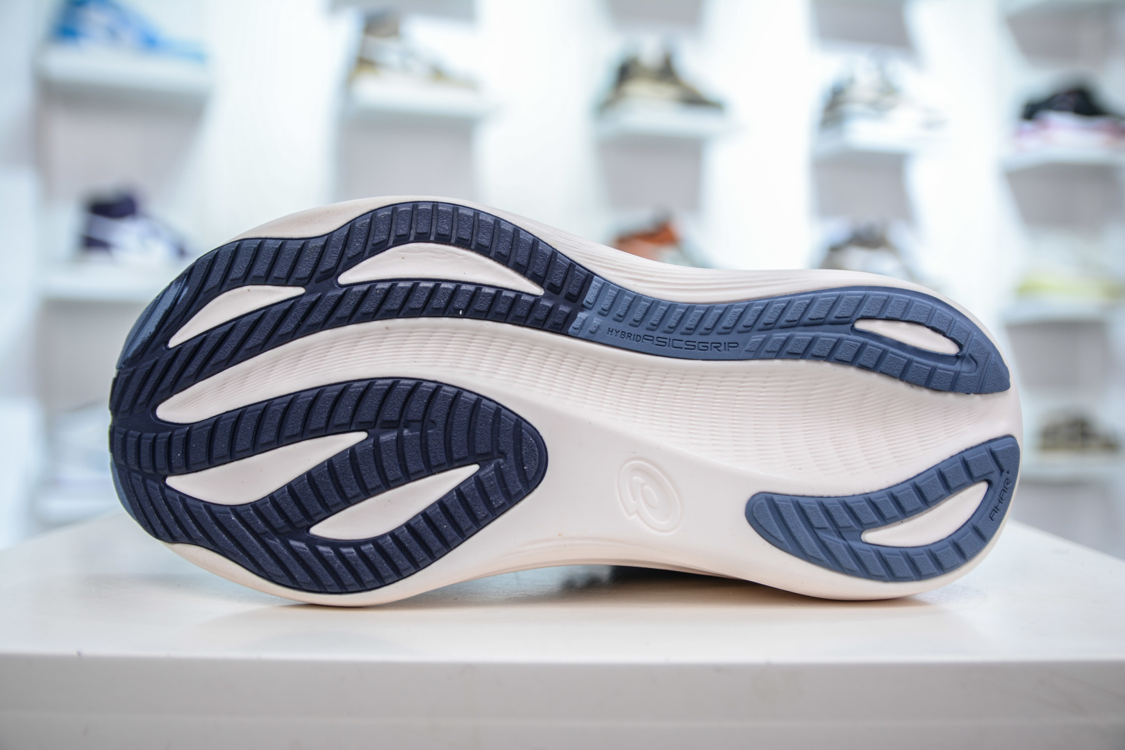 190   Asics Gel-Nimbus 27 亚瑟士专业跑鞋 Asics  1011B956-500