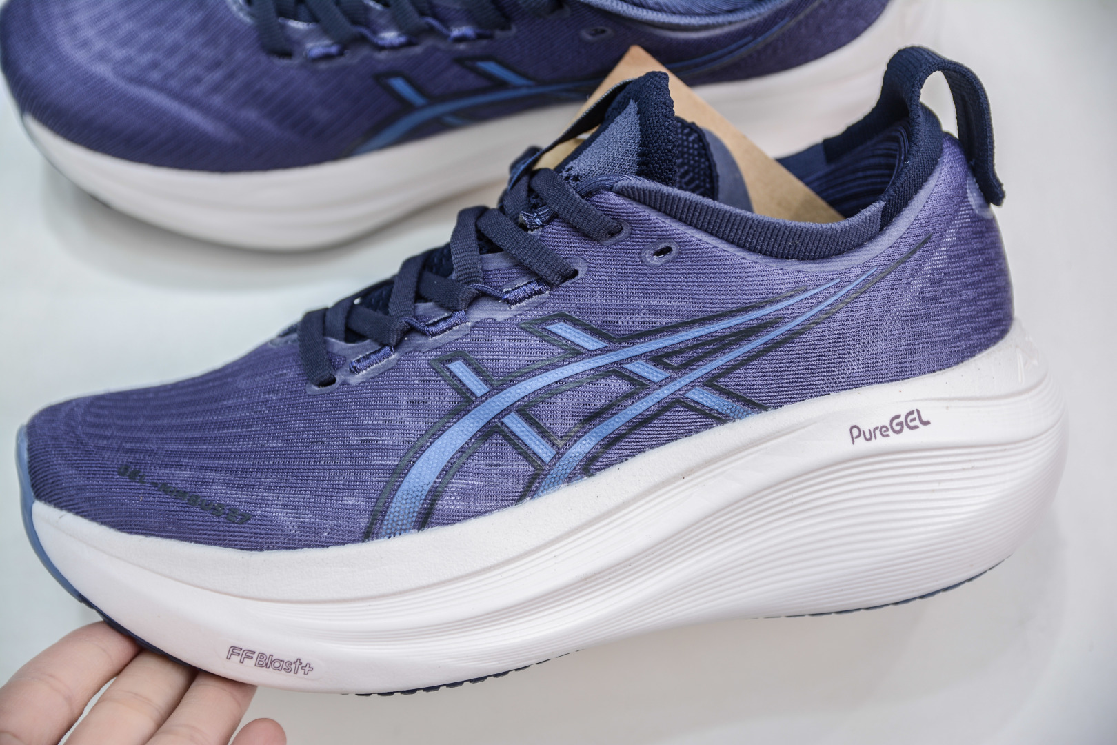190   Asics Gel-Nimbus 27 亚瑟士专业跑鞋 Asics  1011B956-500