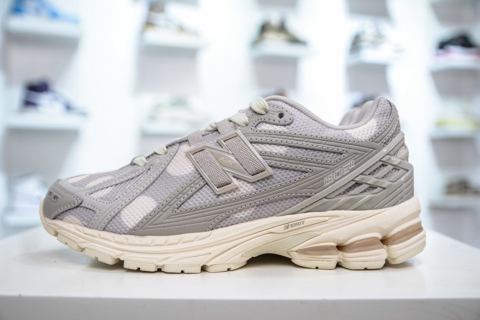 210   T版纯原 New Balance M1906R系列 复古老爹防滑耐磨低帮 跑步鞋  M1906RPA